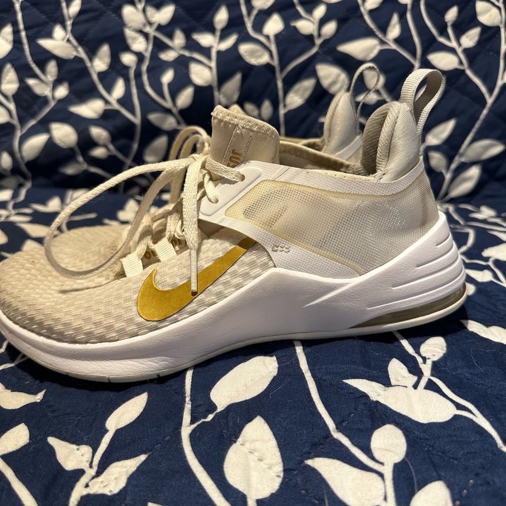 Nike White and Gold Sneakers Women’s 6